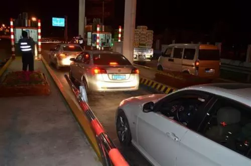 假期高速行駛攻略，看一遍絕對(duì)平安！